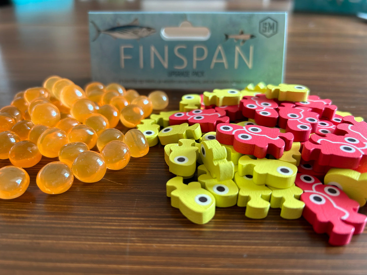 Stonemaier Games: Finspan Upgrade Pack | Huevos blandos y fichas de pescado de madera | 40 fichas jóvenes, 20 fichas escolares y 50 fichas de huevo blando (plástico TPR)